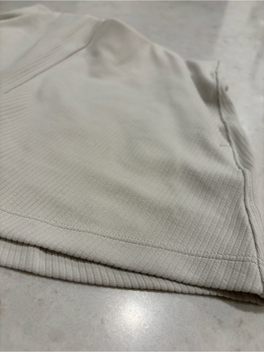 Lululemon Ribbed Softstreme
High-Rise Short 2" Bone Size 6 |
Ultra-Soft Lounge - Picture 6 of 14